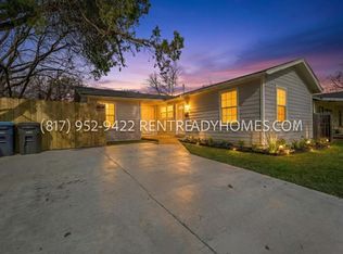 1007 E Davis Ave, Fort Worth, TX 76104
