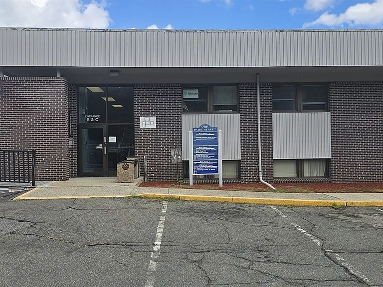 966 Park St #B7 — Photo 2