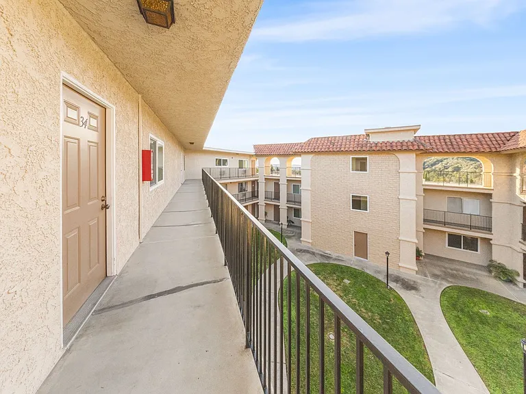3010 Montrose Ave #26 — Photo 4