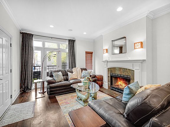 4th image of 1053 W Cornelia Ave APT 1