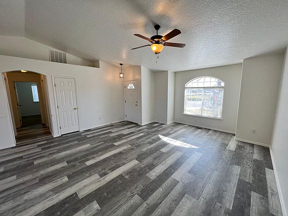 3rd image of 171 N Kildeer Way