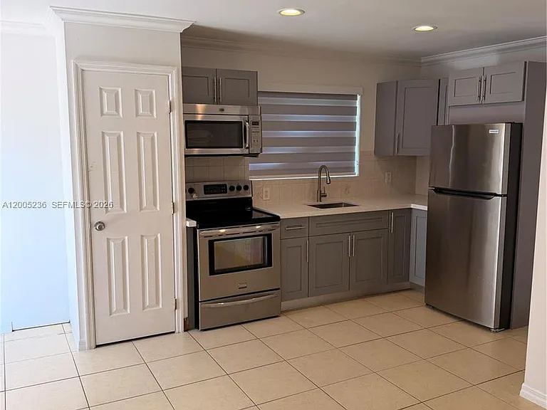 3011 N 74th Ave #B — Photo 3