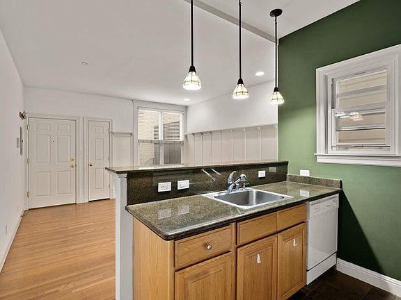 2nd image of 1536 Sacramento St #2