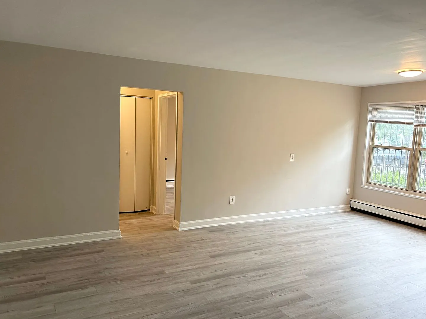 612 12th St NE — Photo 3