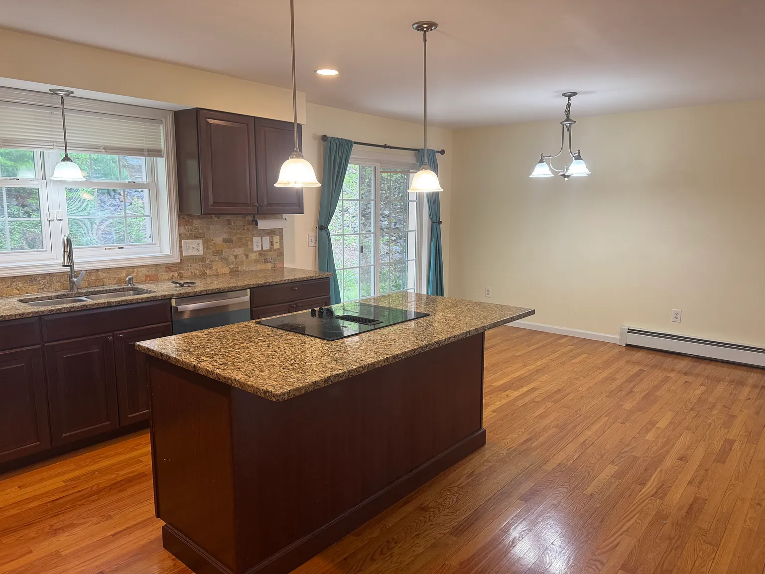 4 bed, 2388 sqft, $3,600 — Photo 2