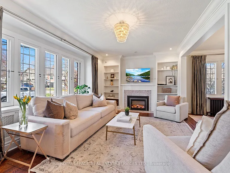60 Thompson Ave — Photo 4