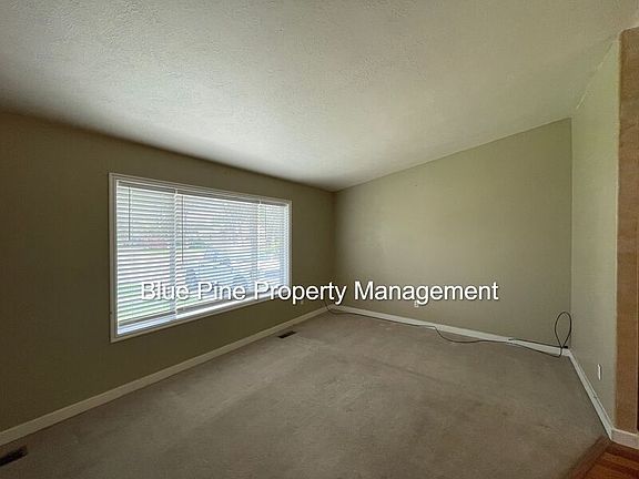 5th image of 3240 Carolyn Ln