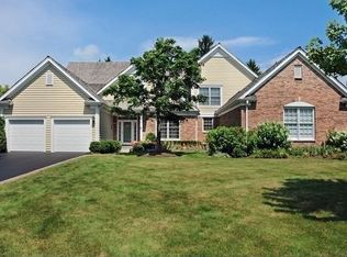 562 Stockbridge Ct, Lake Forest, IL 60045