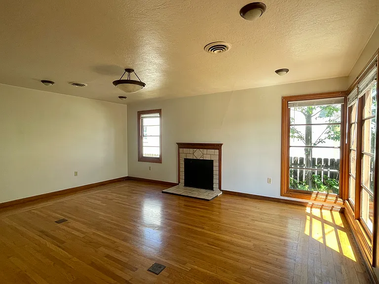 2926 G St — Photo 5