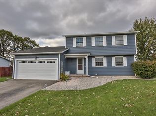 32 Woodstock Ln, Brockport, NY 14420