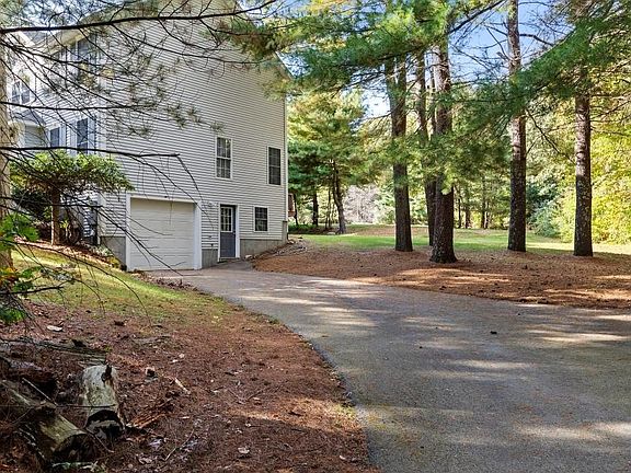 4th image of 24 Wood River Ln