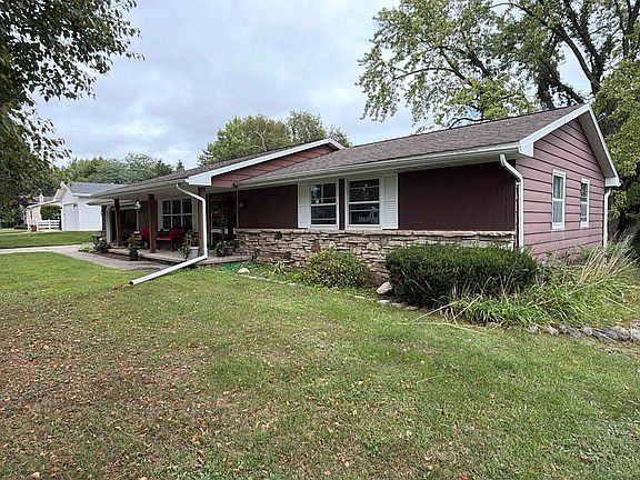 2nd image of 822 Moon Dr