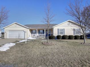 807 S Scarborough St, Sidney, IL 61877