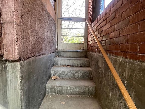 5th image of 1551 N Gaylord St #8