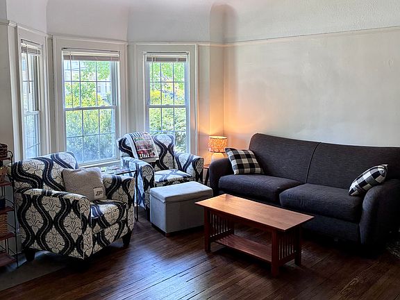 Living room with coved ceilings