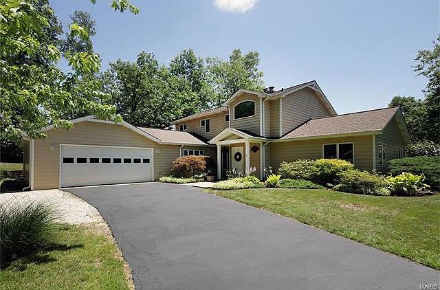 1st image of 7 Downey Ln