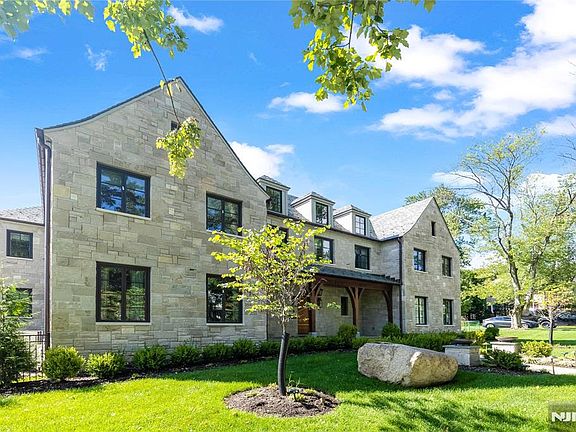 2nd image of 548 Sylvan Place