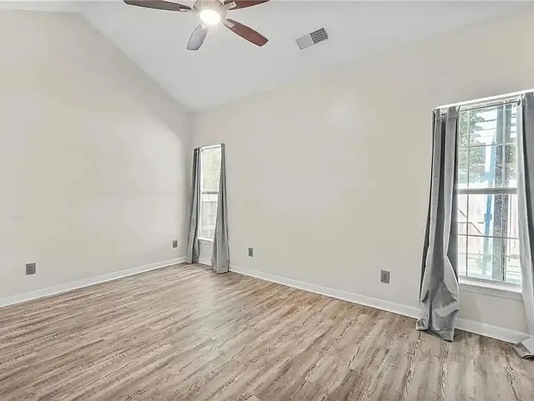 1288 Gates Cir SE — Photo 3