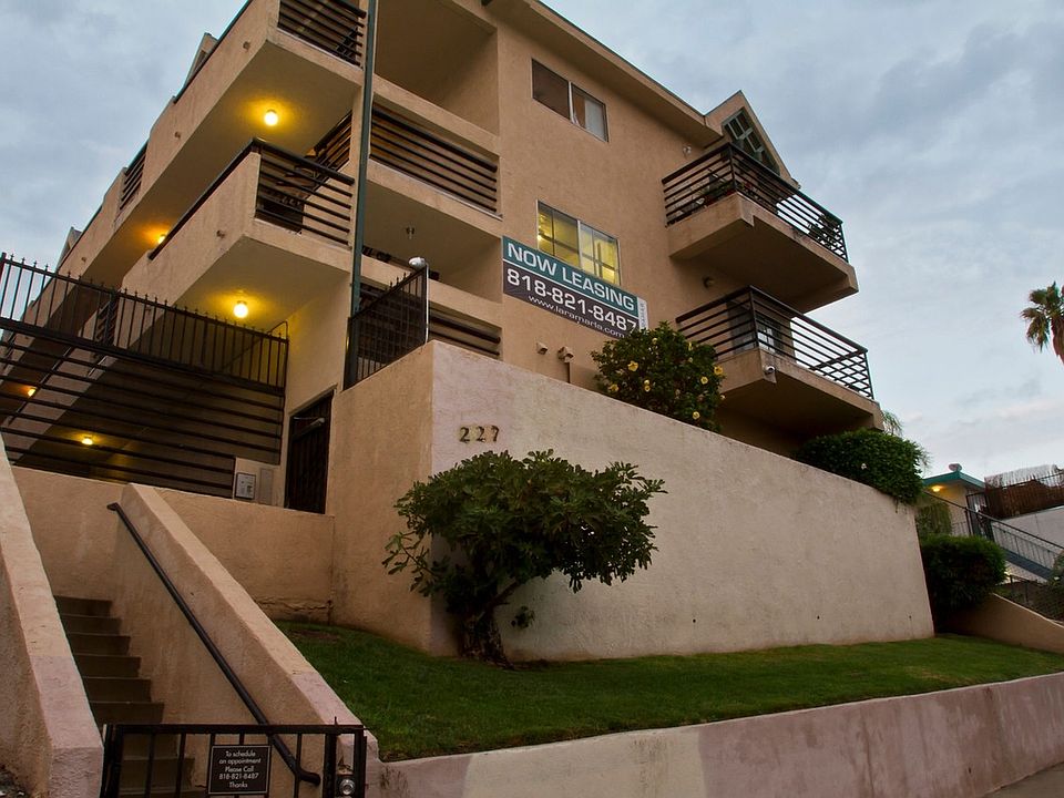 227 S Carondelet