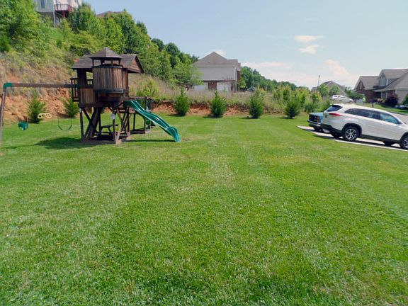 4th image of 4704 Sterling Ln