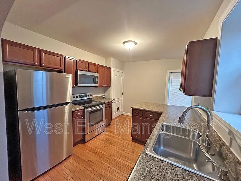 2 bed, 2.0 bath, $1,750 — Photo 2