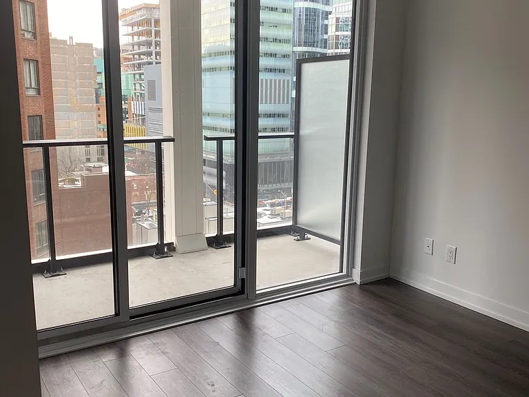 20 Edward St #913 — Photo 3