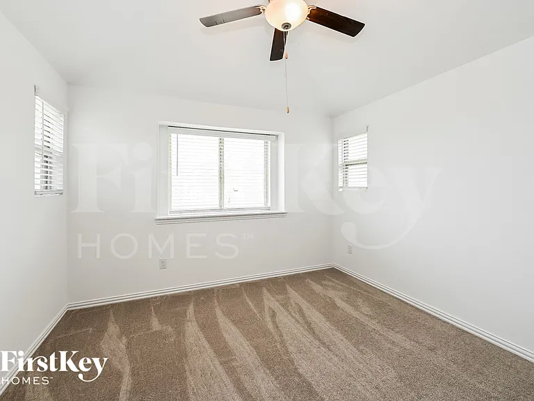 14915 Lake Shore Ave — Photo 11
