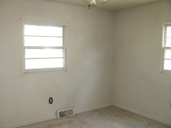 4th image of 142 N Randolph Ave