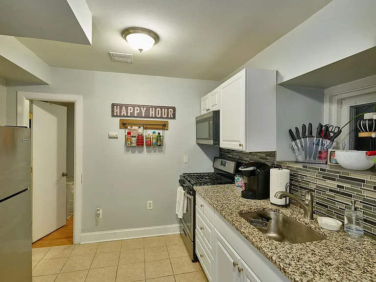 815 Collings Ave #3 — Photo 2