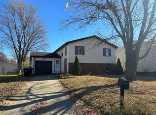 5 Starlight Ct, Bloomington, IL 61704