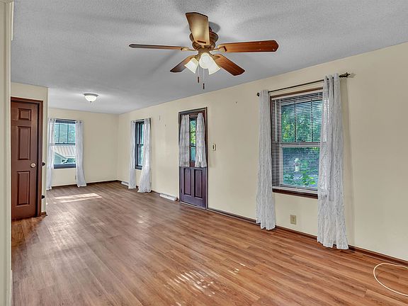 3rd image of 630 Lafayette Ave