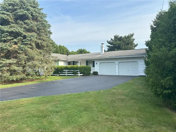 111 Gary Dr, Brockport, NY 14420
