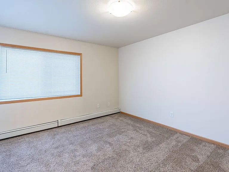 Moorhead, MN Sandy Creek Apartments | 11B | Bedroom
