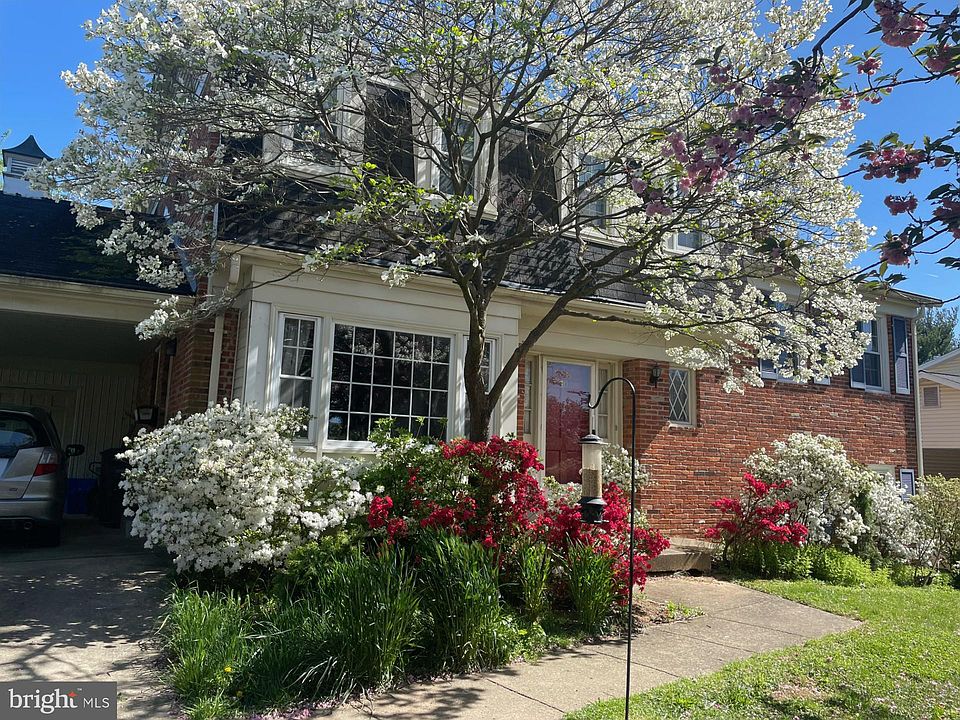 1st image of 10 Clemson Ct