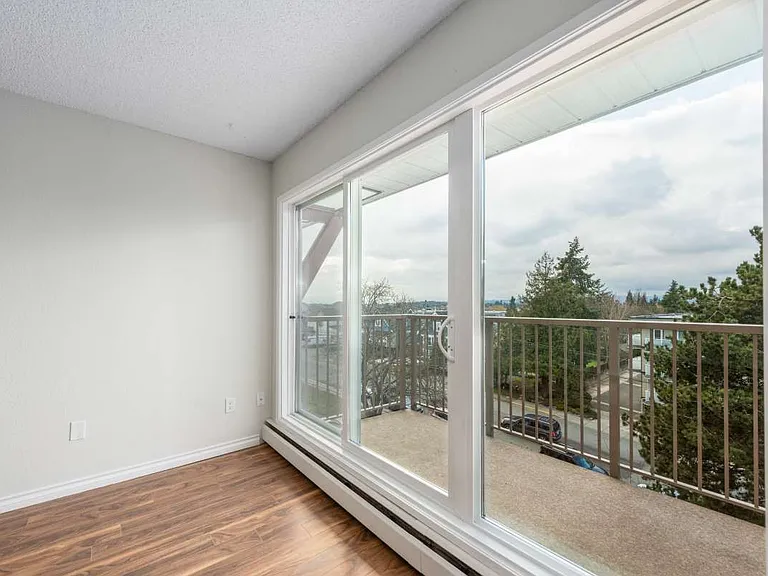 3220 Quadra St — Photo 6