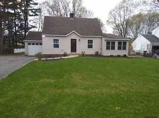 11 Jennifer Rd, Glenville, NY 12302