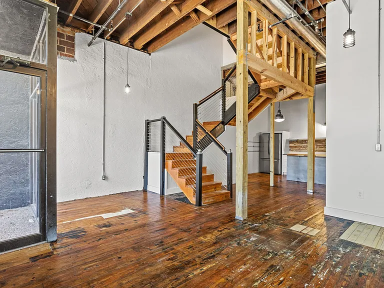120 E 4th St — Photo 15