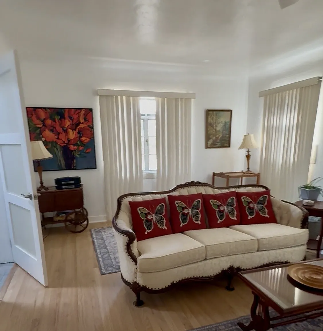 439 Lafayette Pl NE - Beautifully Furnished Nob Hill Home — Photo 4