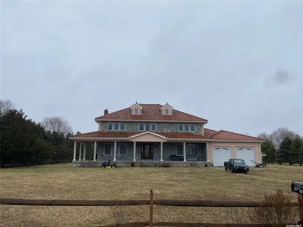 295 Golfview Ct, East Marion, NY 11939