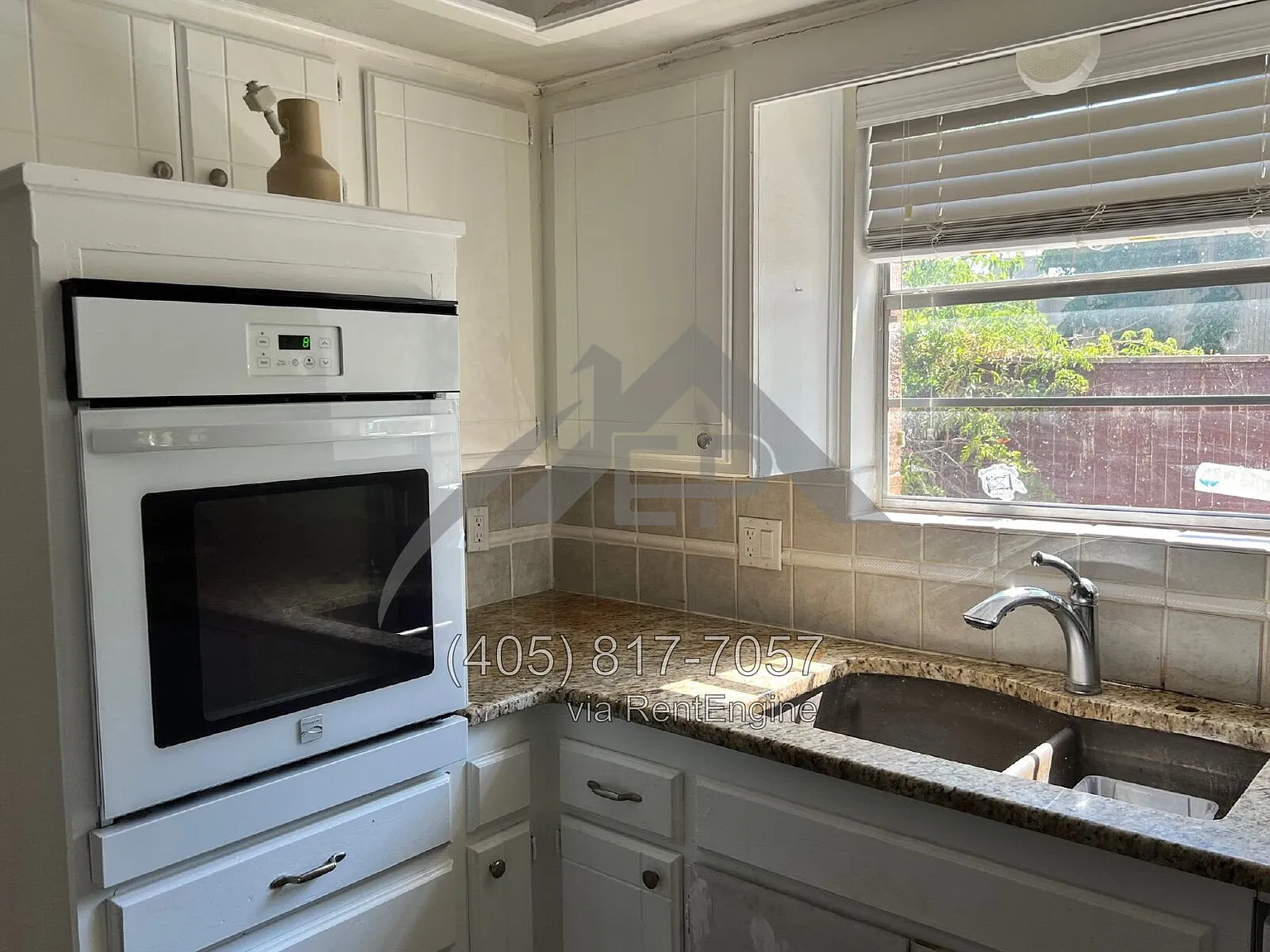 3 bed, 2.0 bath, 2424 sqft, $1,795 — Photo 3