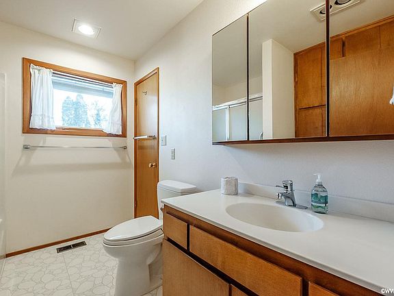 4th image of 2941 NW Ashwood Dr