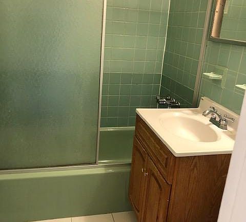 5th image of 828 E 215th St
