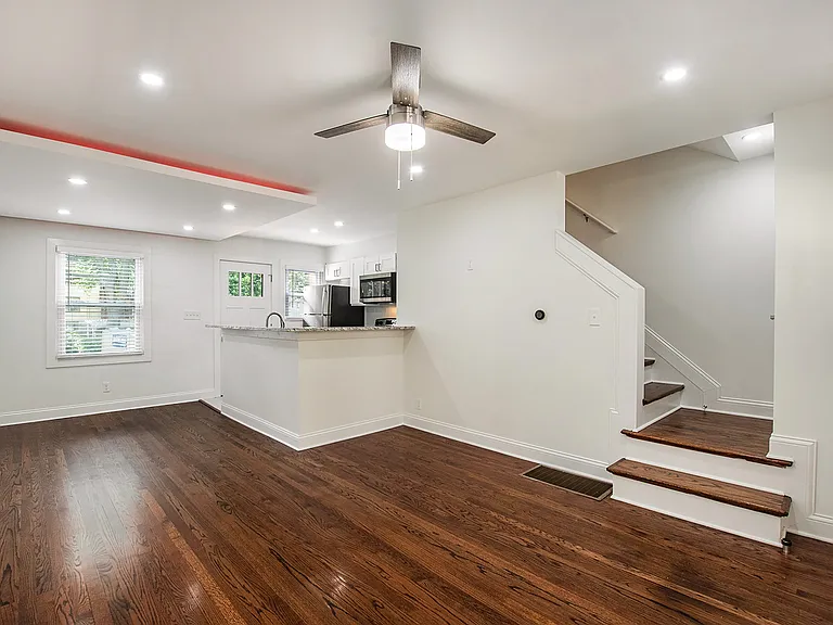 Baltimore Townhomes - 5028 — Photo 4