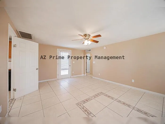 2830 E Sheridan St — Photo 5