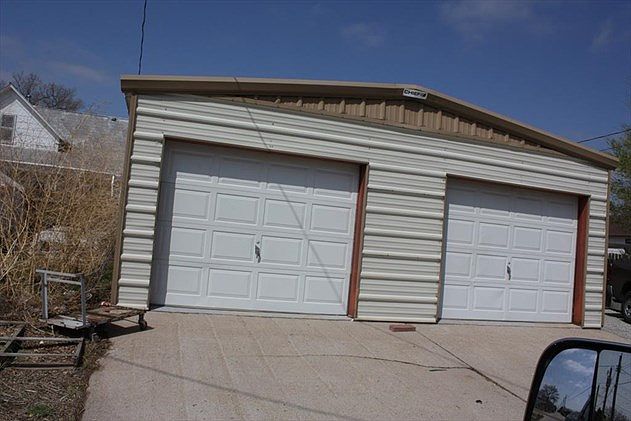 2nd image of 703 E 5th St
