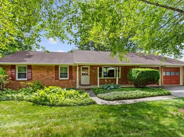 2015 Carroll Dr, Blacksburg, VA 24060