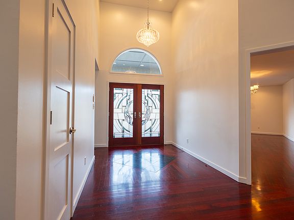 3rd image of 1550 E Pointe Club Dr