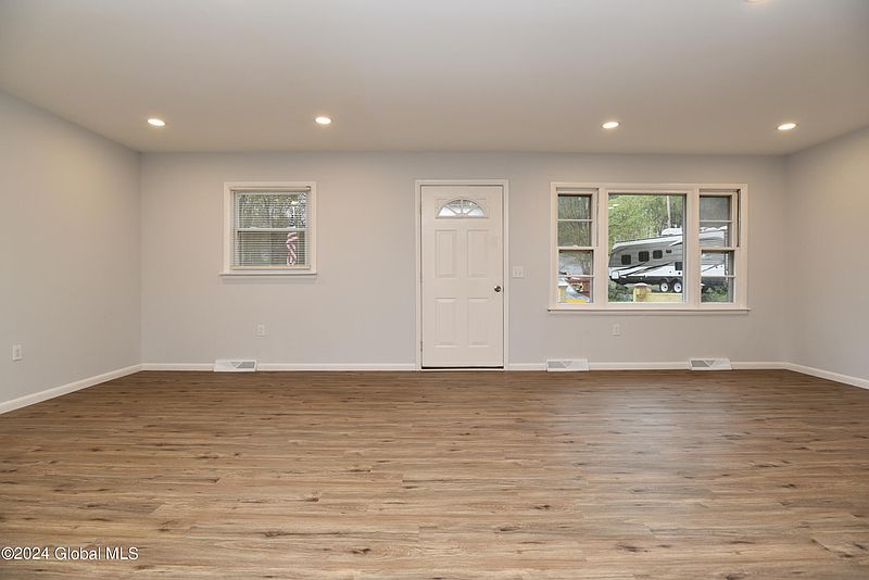3rd image of 15 Birchwood Court