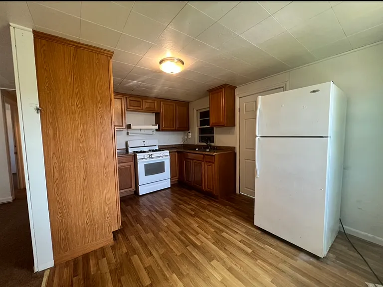 102 Flower St — Photo 6