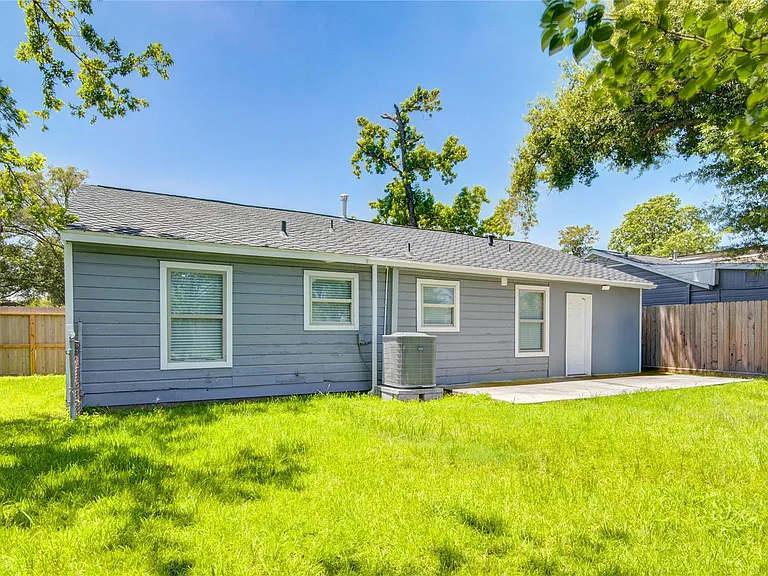 8921 Oak Knoll Ln — Photo 16